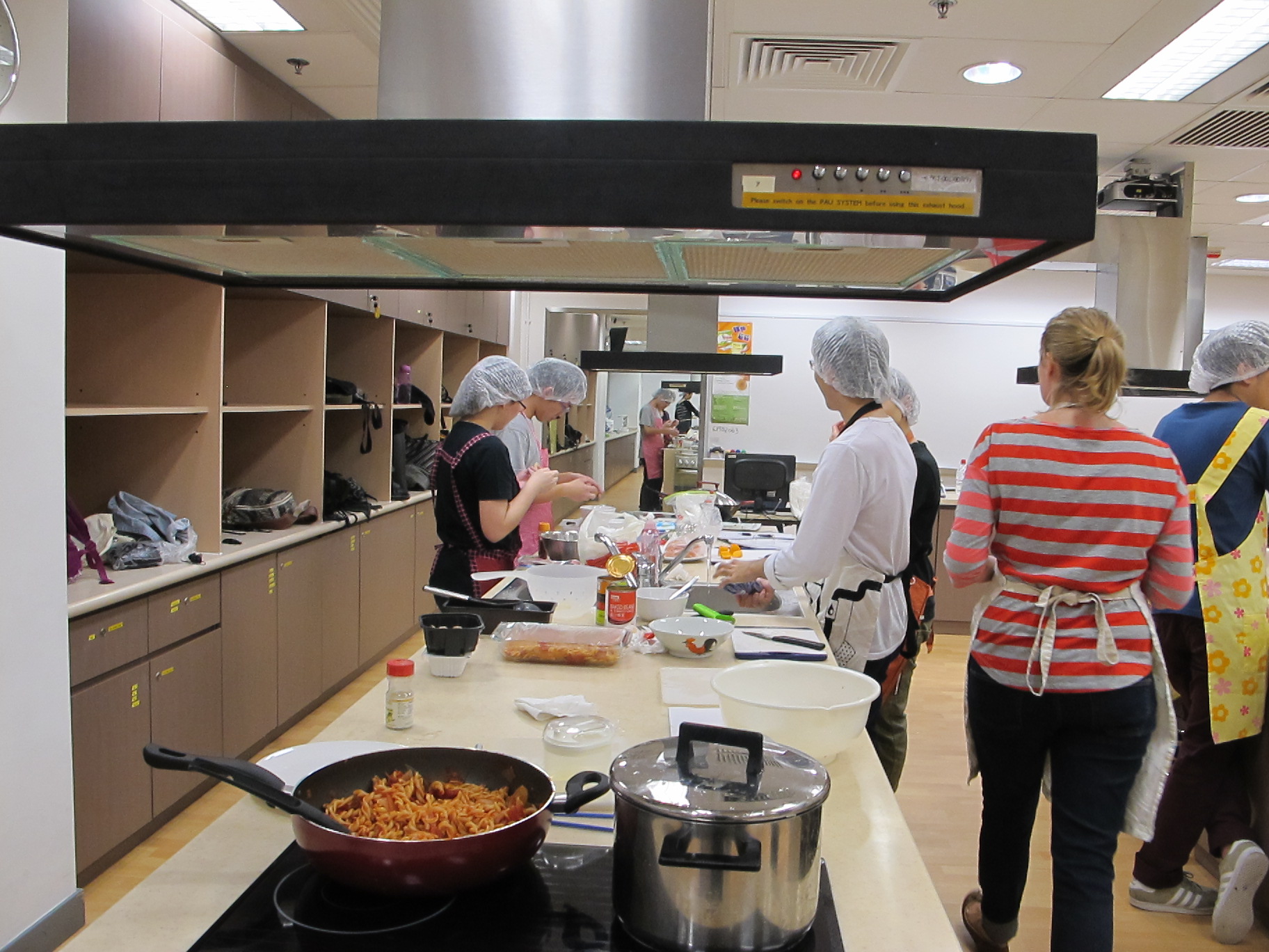 Feeding Hong Kong – Prepare nutritious, simple and low budget cookbook for the needy - Photo - 5
