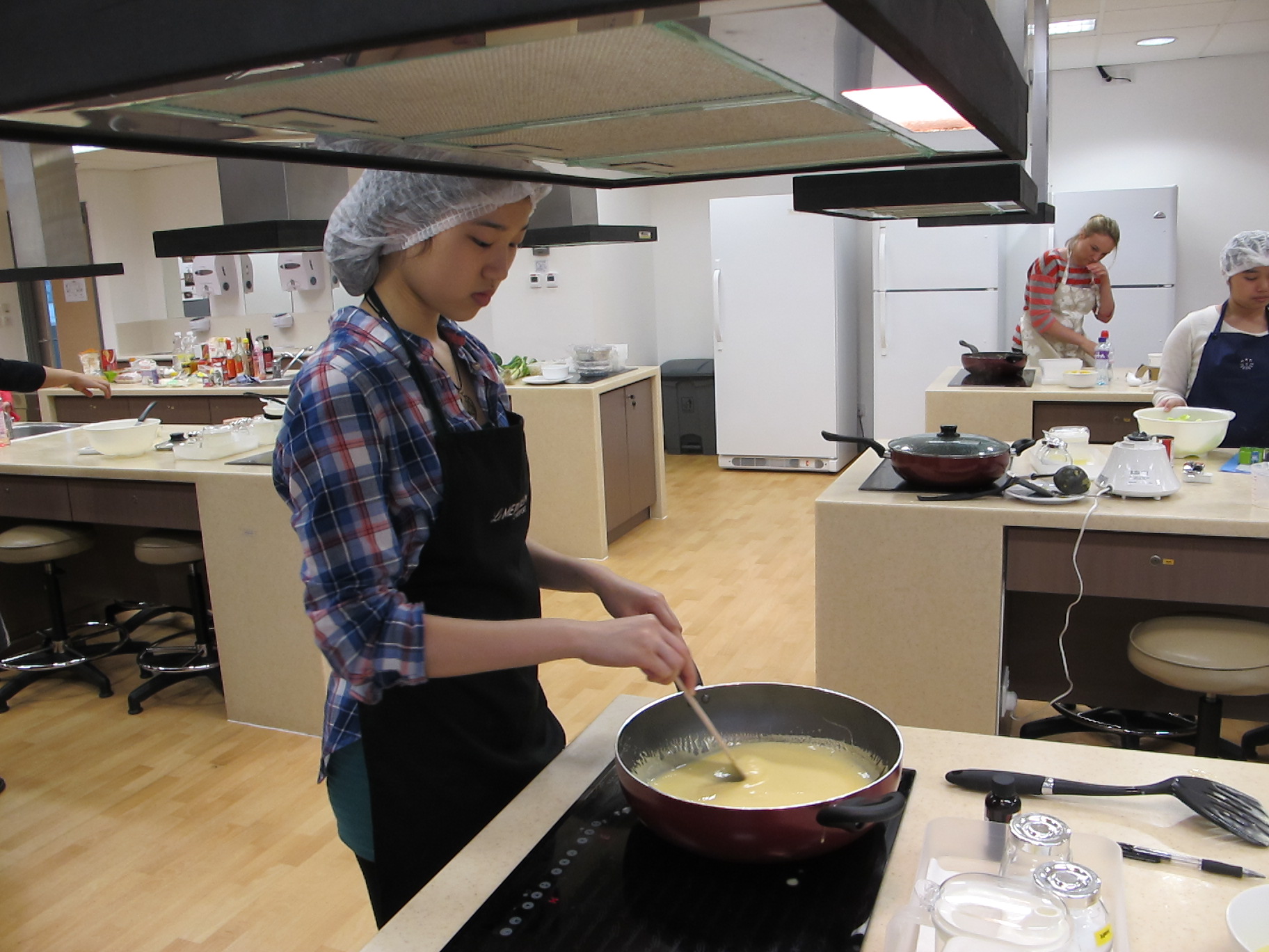 Feeding Hong Kong – Prepare nutritious, simple and low budget cookbook for the needy - Photo - 77