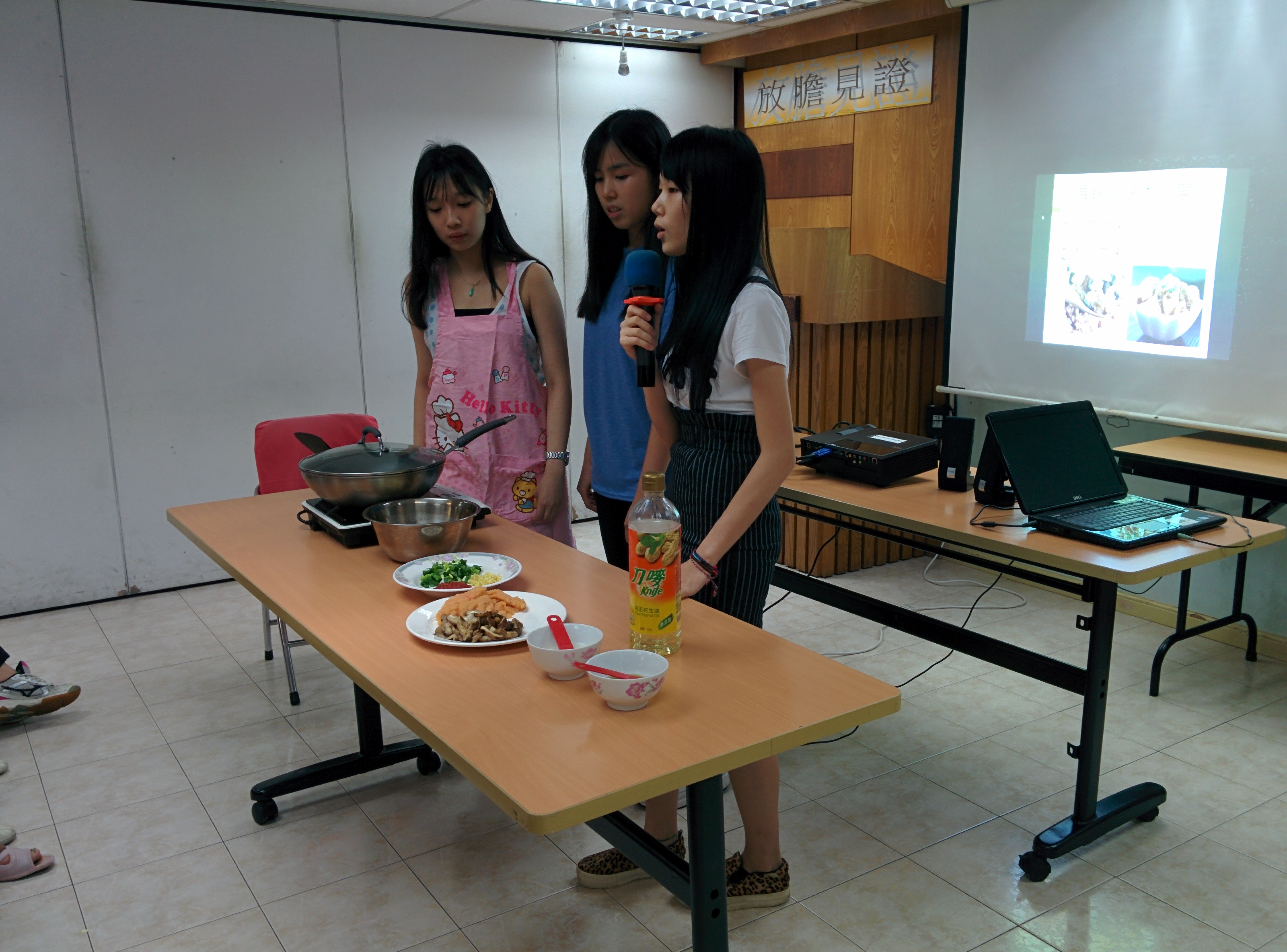 Outreach project – Organizing nutrition talk in community center - Photo - 39