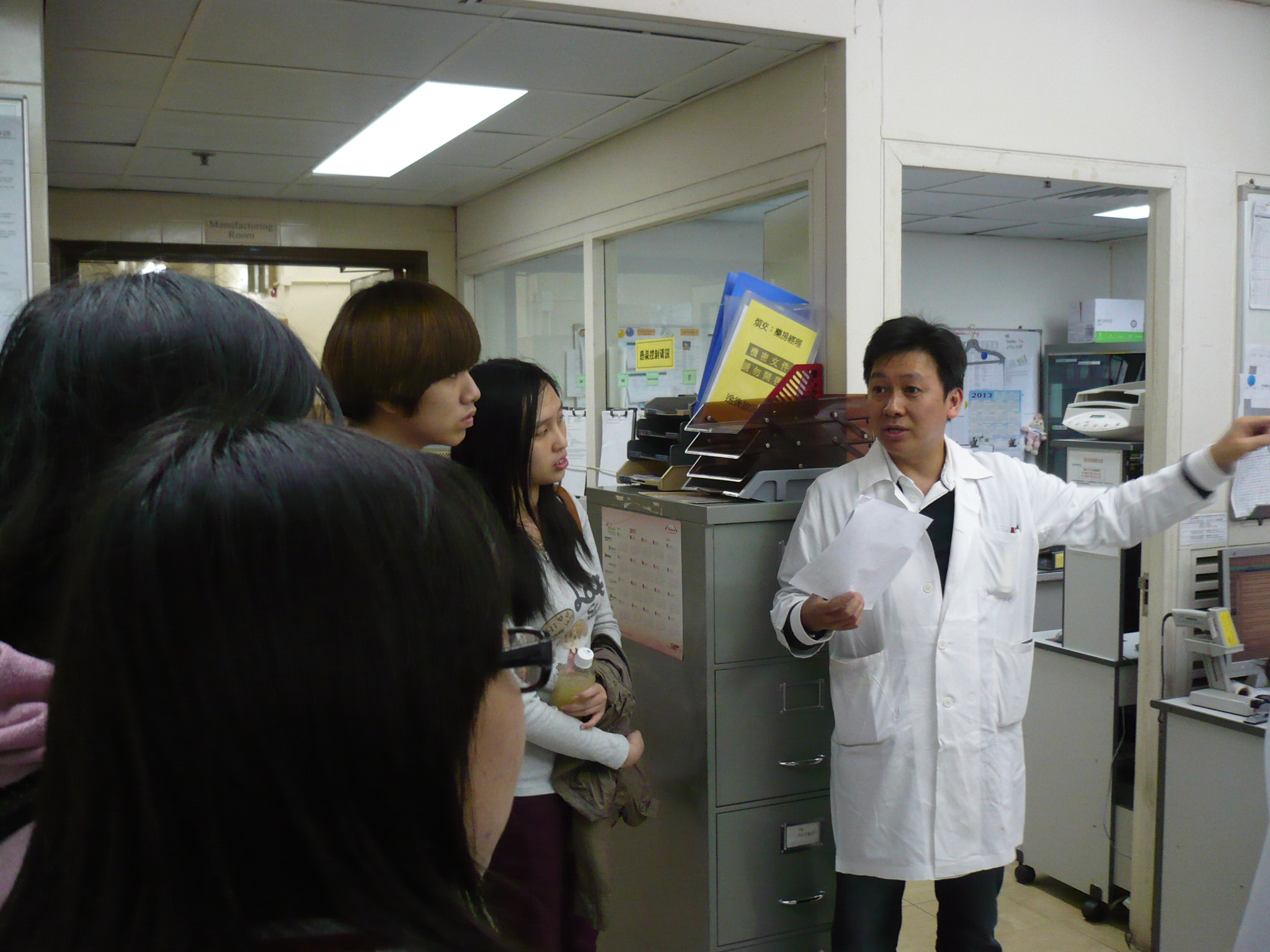 Visit to the Pharmacy Department of Caritas Medical Centre - Photo - 9