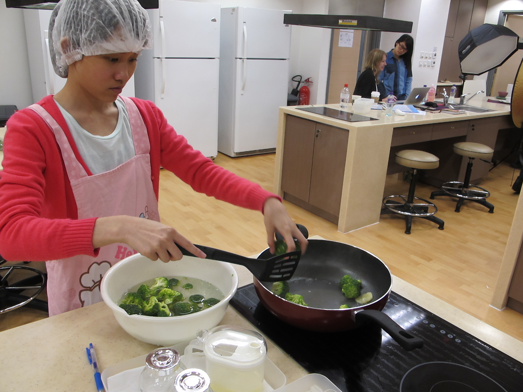 Feeding Hong Kong – Prepare nutritious, simple and low budget cookbook for the needy - Photo - 59