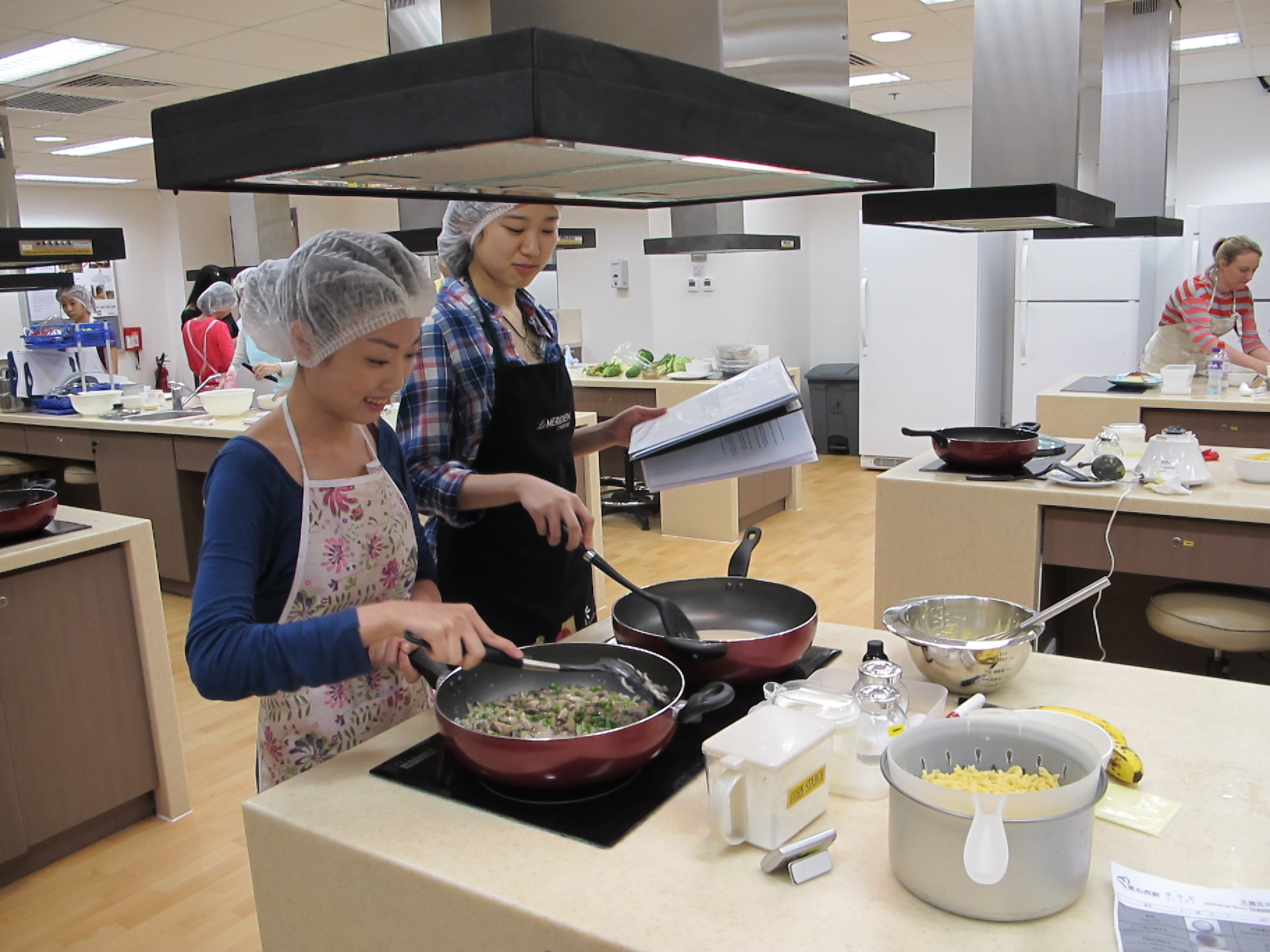 Feeding Hong Kong – Prepare nutritious, simple and low budget cookbook for the needy - Photo - 69