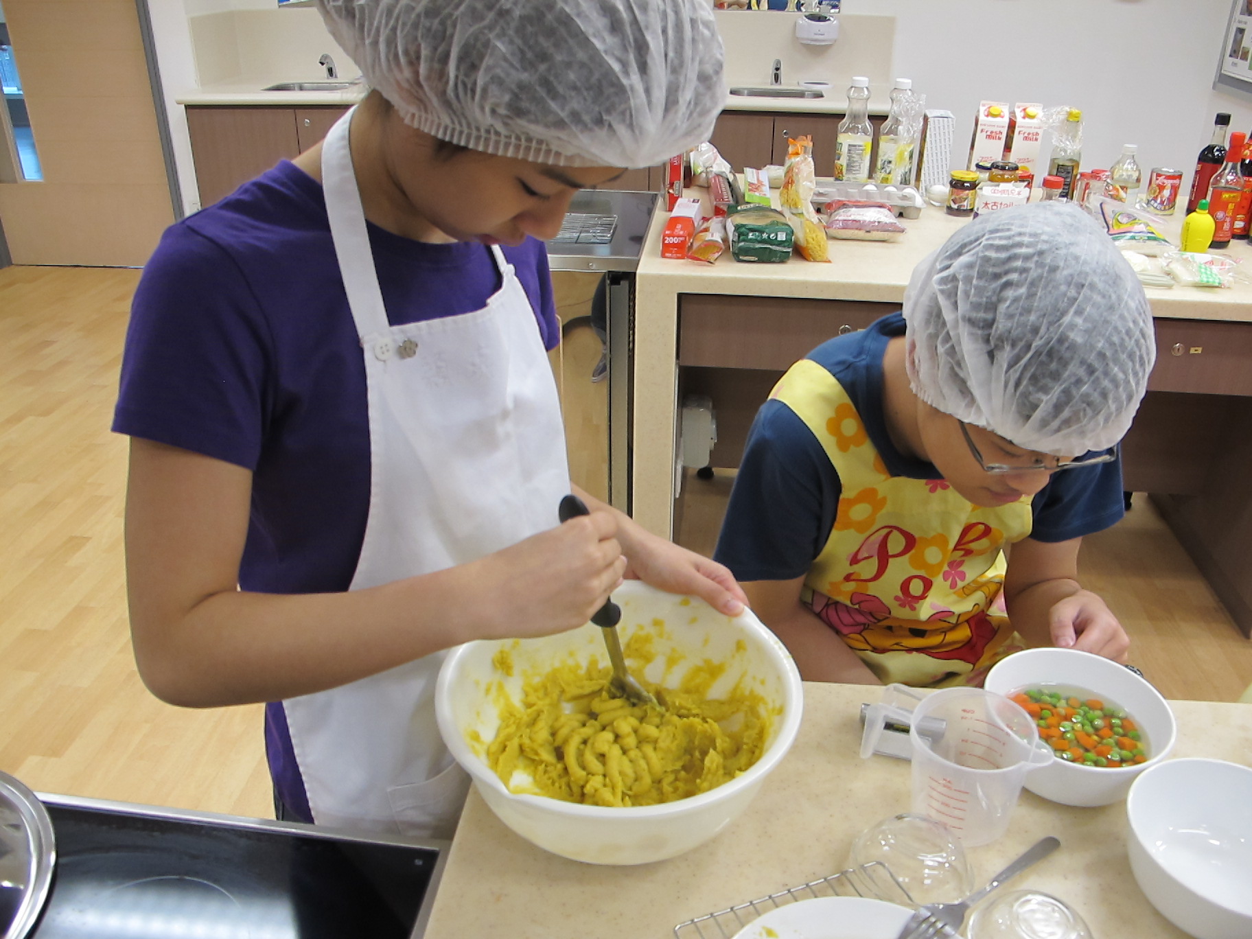 Feeding Hong Kong – Prepare nutritious, simple and low budget cookbook for the needy - Photo - 75