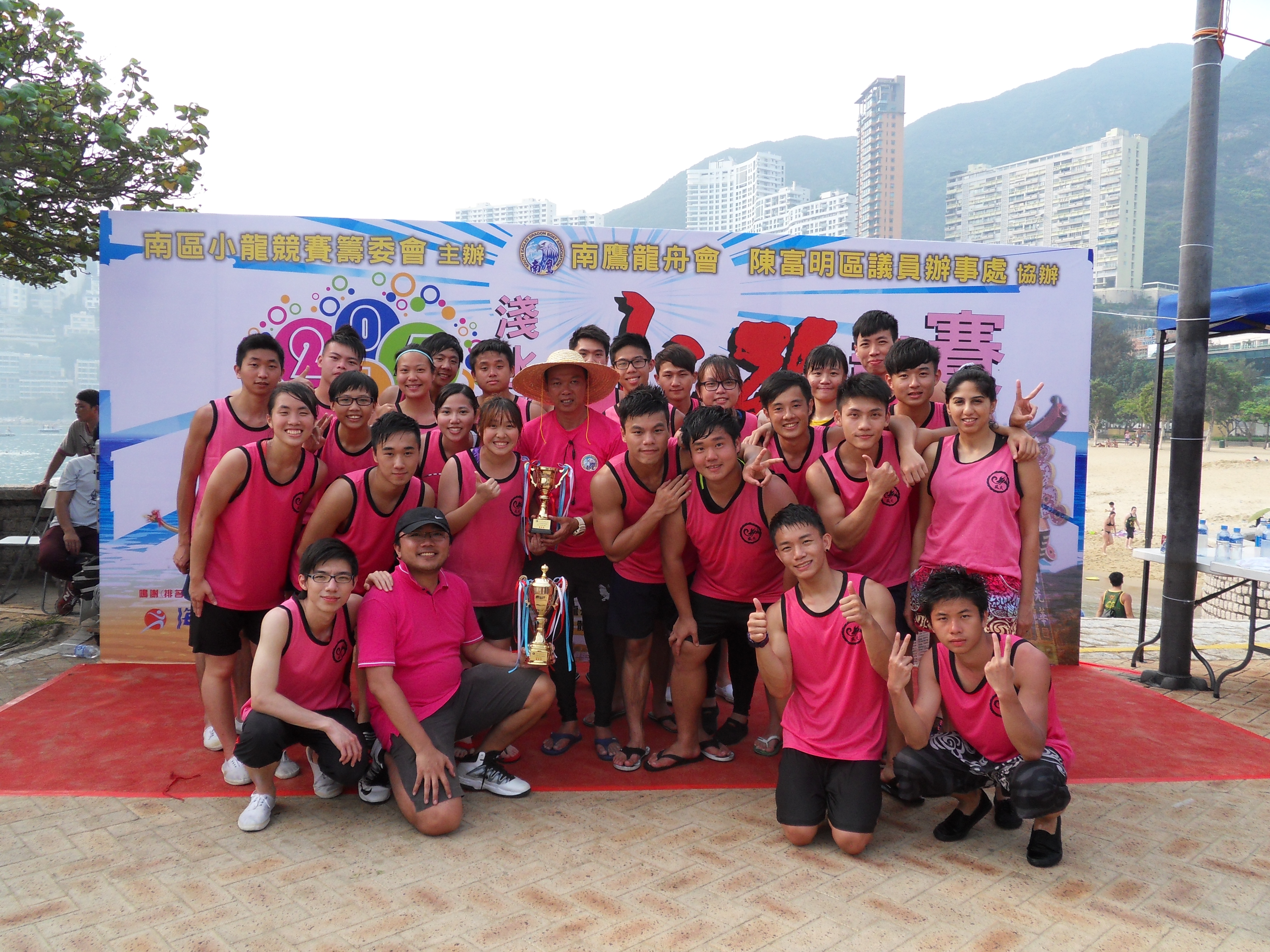 Dragon Boat Team in Open Competition - Photo - 1
