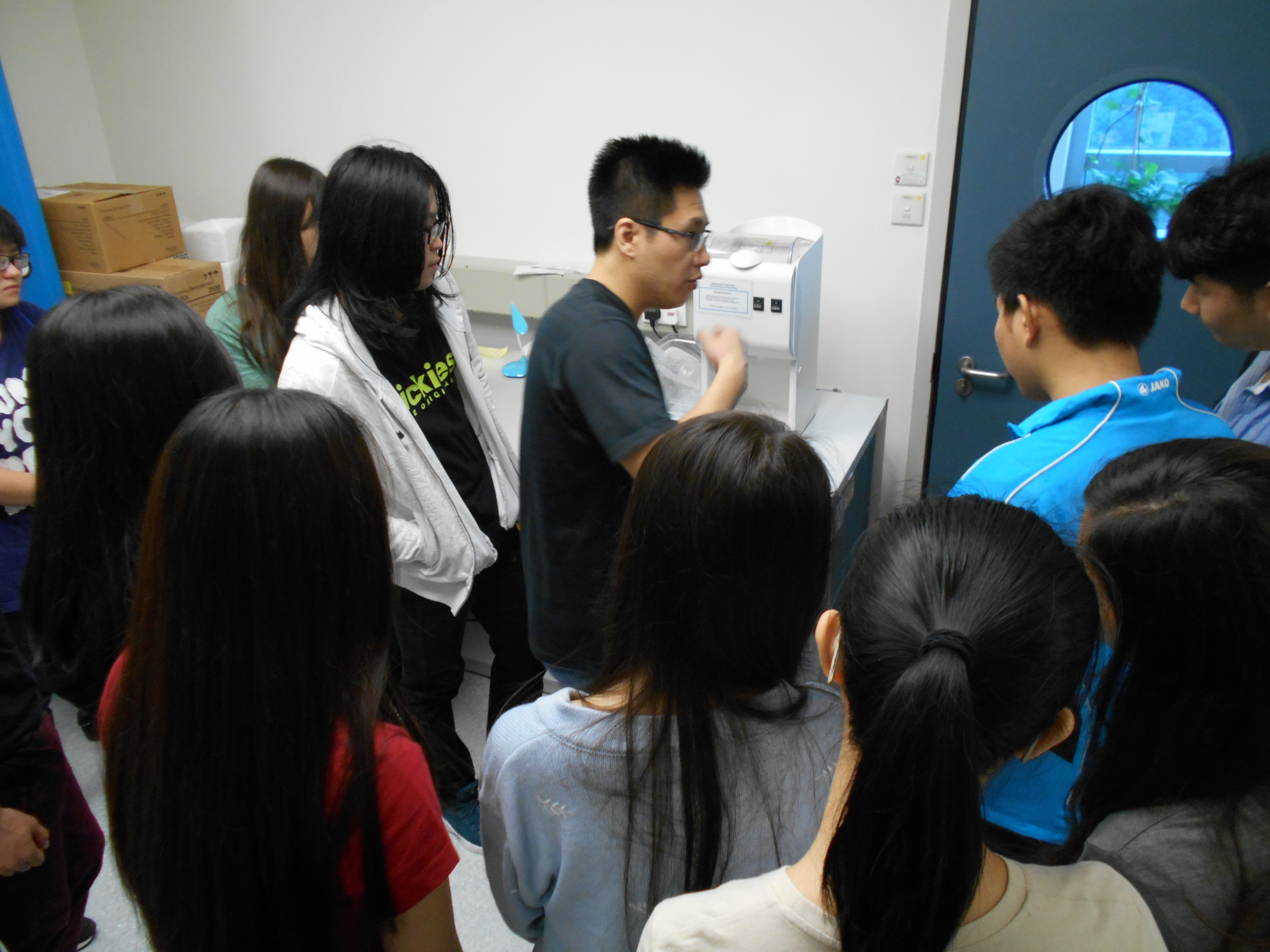 Visit to research laboratory of Li Ka Shing Faculty of Medicine in The University of Hong Kong - Photo - 1