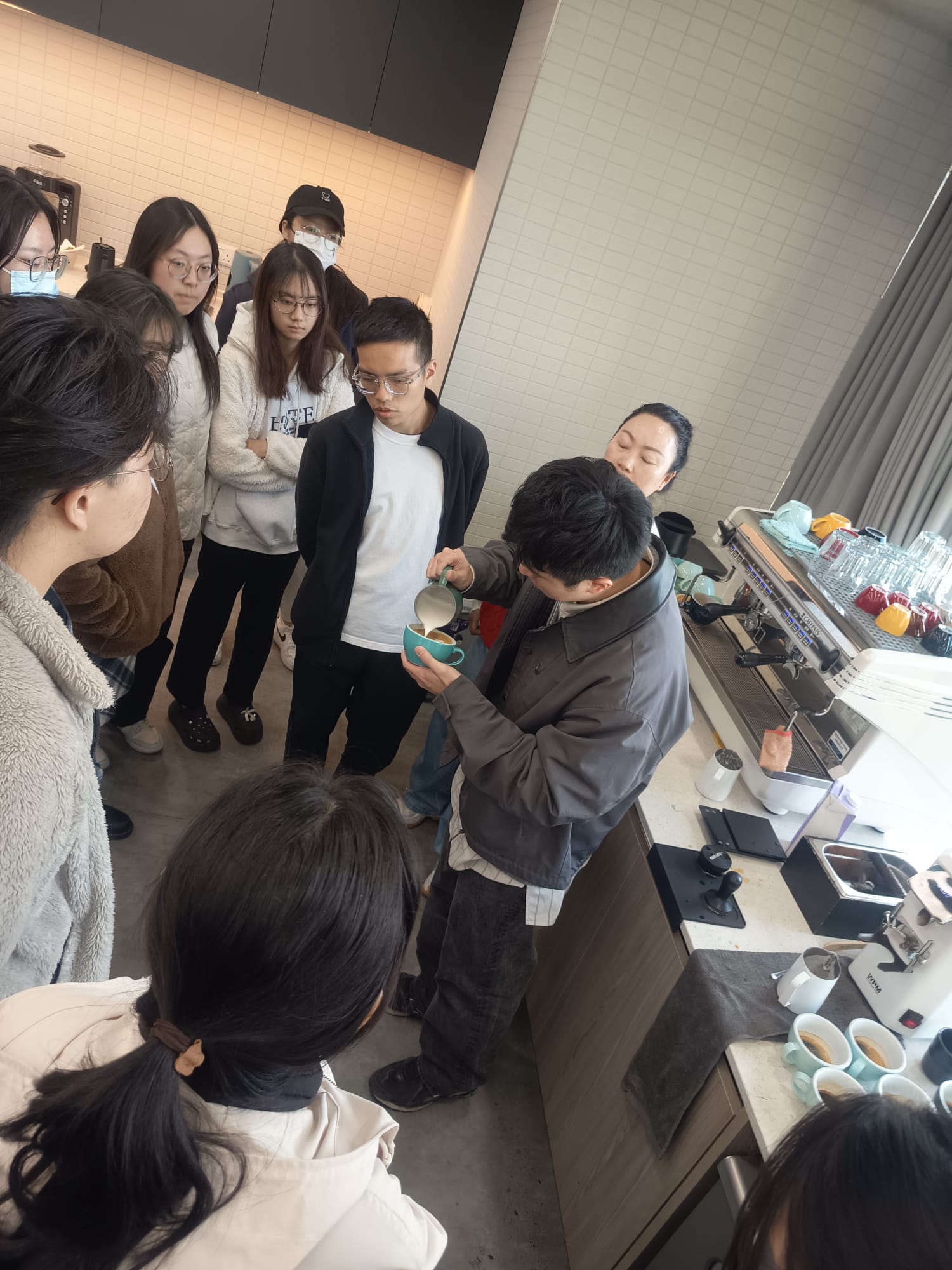 旅遊及酒店管理高級文憑學生參加咖啡拉花工作坊 - Photo - 7